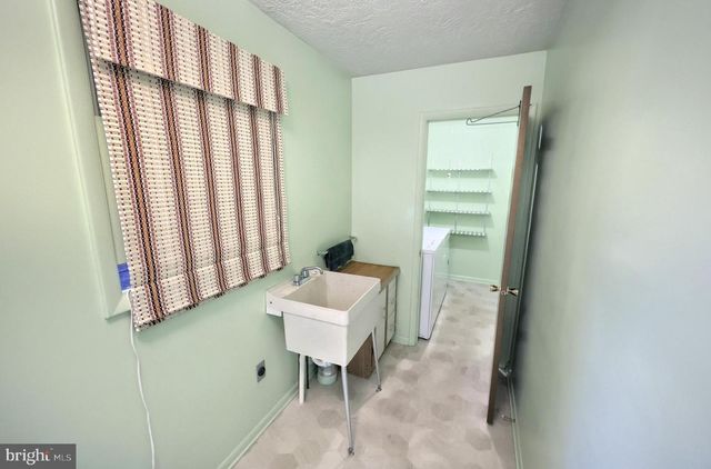 1970 HAMPTON RD, York, PA 17408