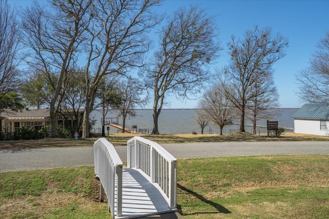10165 Northlake Circle, Kemp, TX 75143