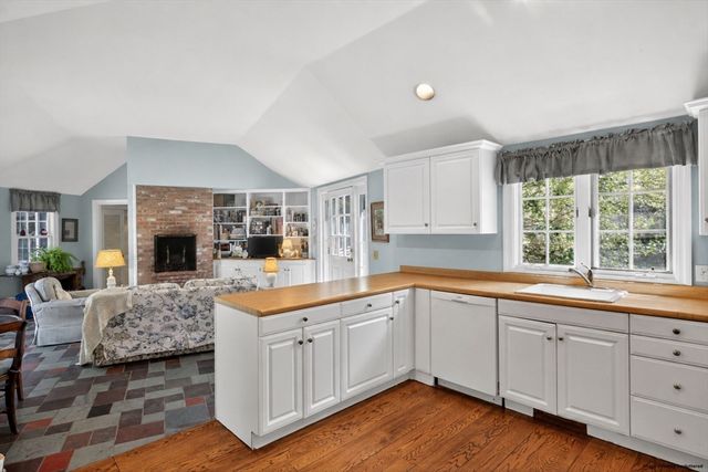 148 Seapine Rd, Chatham, MA 02650