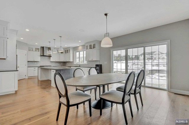 15 Roxbury Road, Mahwah, NJ 07430