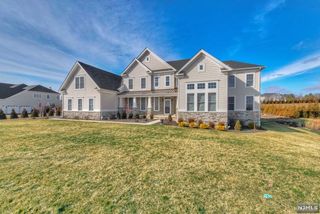 15 Roxbury Road, Mahwah, NJ 07430