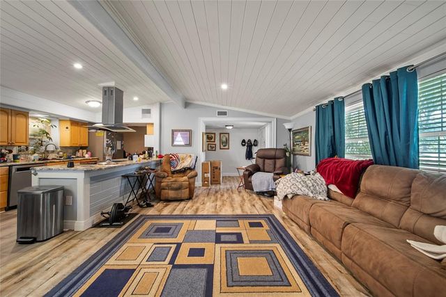 1372 S HILLCREST AVENUE, Clearwater, FL 33756