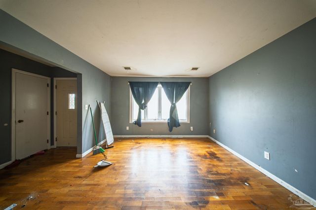 2031 Broyhill Ln, Pensacola, FL 32526