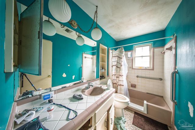 2031 Broyhill Ln, Pensacola, FL 32526