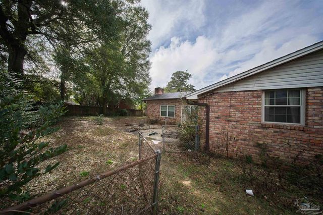 2031 Broyhill Ln, Pensacola, FL 32526