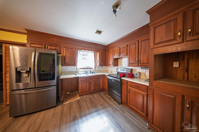 2031 Broyhill Ln, Pensacola, FL 32526