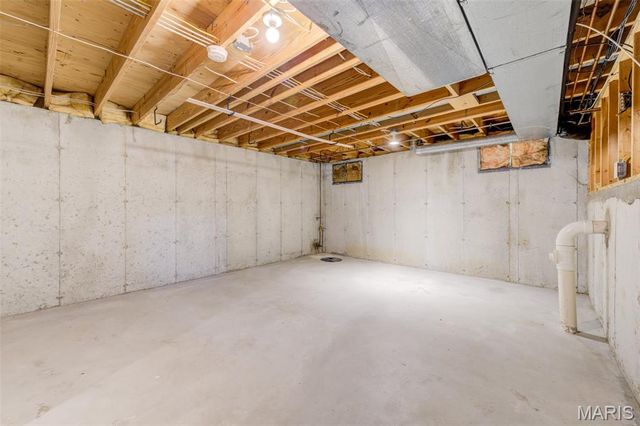 14303 Jamestown Bay Drive, Florissant, MO 63034
