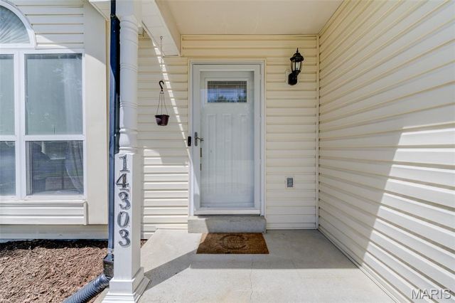 14303 Jamestown Bay Drive, Florissant, MO 63034
