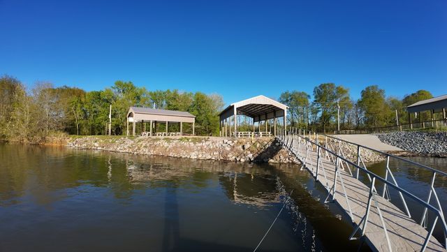 2623 Hardin Bottom River Rd, Clifton, TN 38425