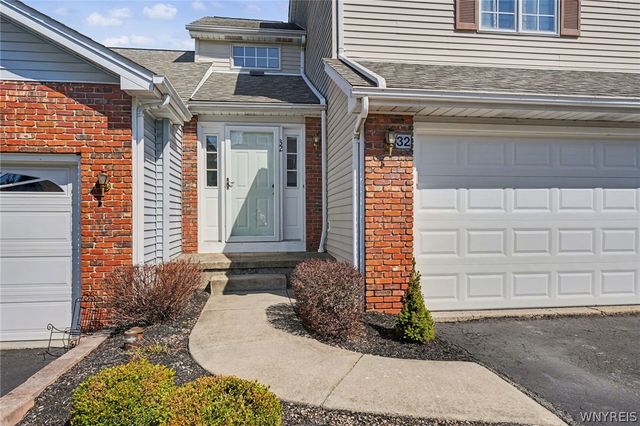 32 Hill Drive North, West Seneca, NY 14224