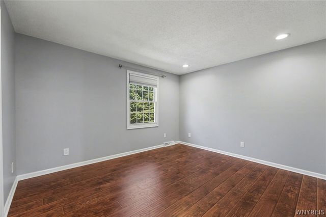 32 Hill Drive North, West Seneca, NY 14224