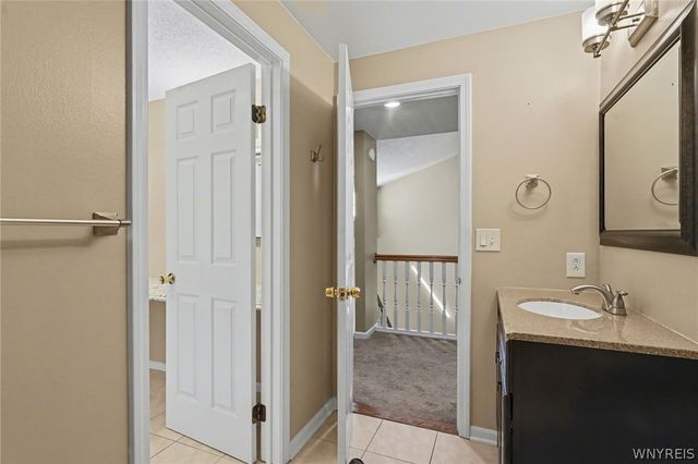32 Hill Drive North, West Seneca, NY 14224