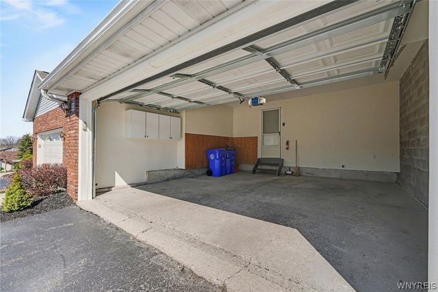 32 Hill Drive North, West Seneca, NY 14224