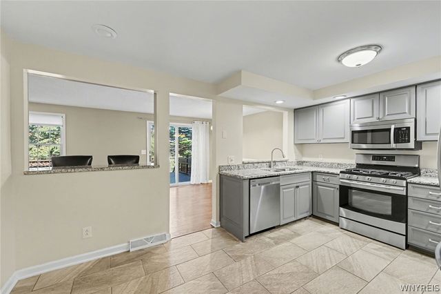 32 Hill Drive North, West Seneca, NY 14224