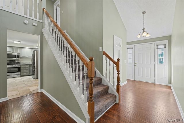 32 Hill Drive North, West Seneca, NY 14224