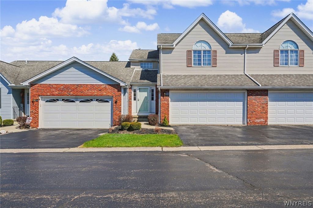 32 Hill Drive North, West Seneca, NY 14224