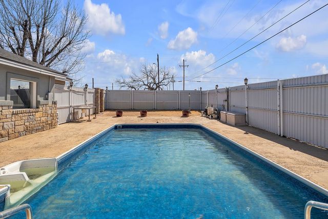 2910 W 8th St, Big Spring, TX 79720