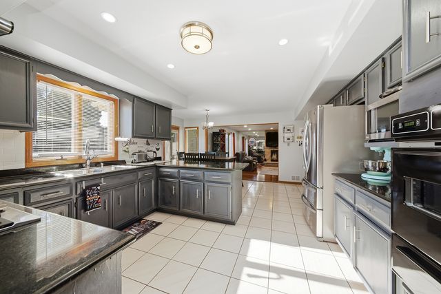 7435 W 157th Street, Orland Park, IL 60462