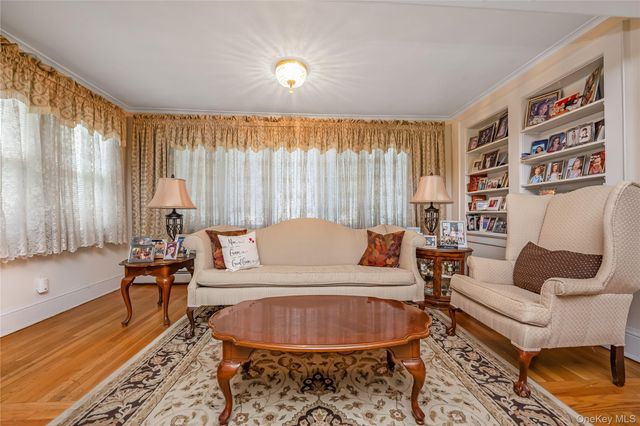 69 Vernon Avenue, Rockville Centre, NY 11570