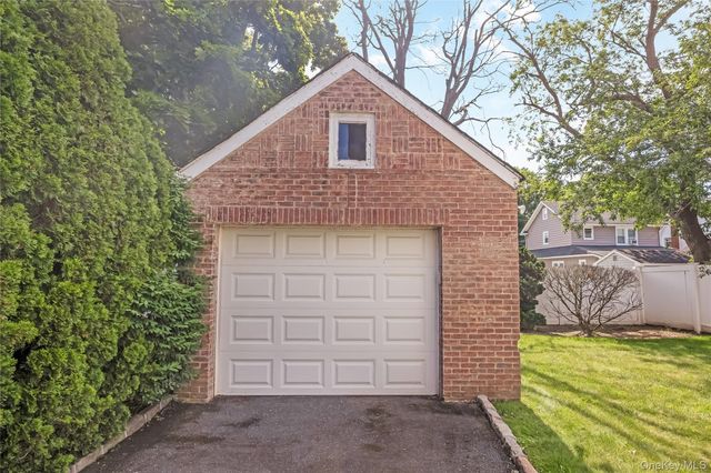 69 Vernon Avenue, Rockville Centre, NY 11570