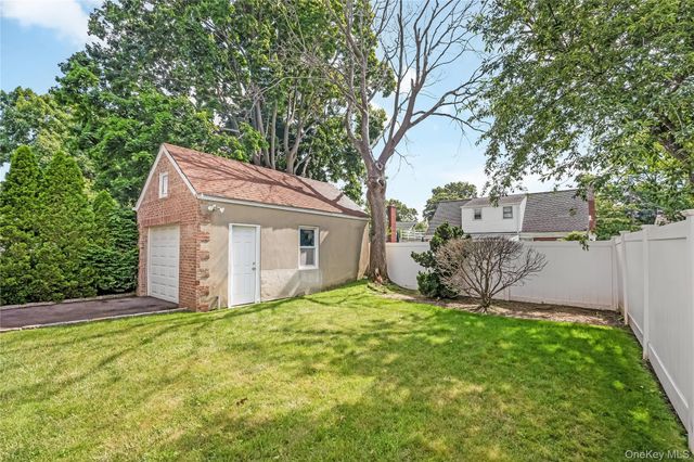 69 Vernon Avenue, Rockville Centre, NY 11570