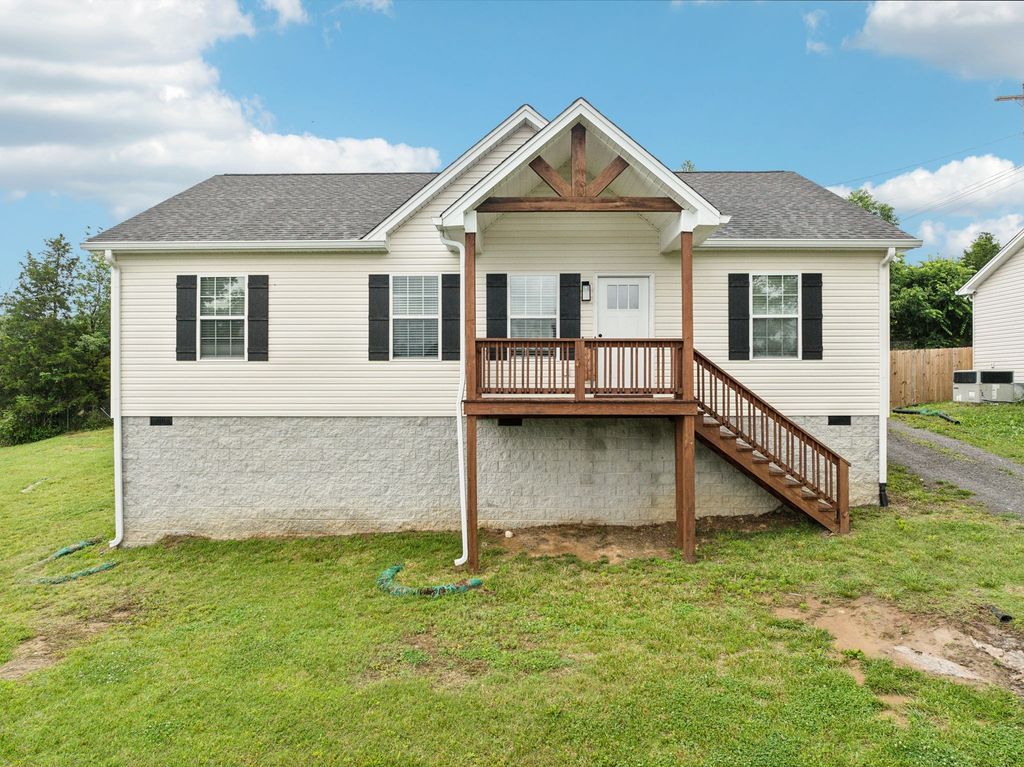 125 Vivian Ln, Carthage, TN 37030