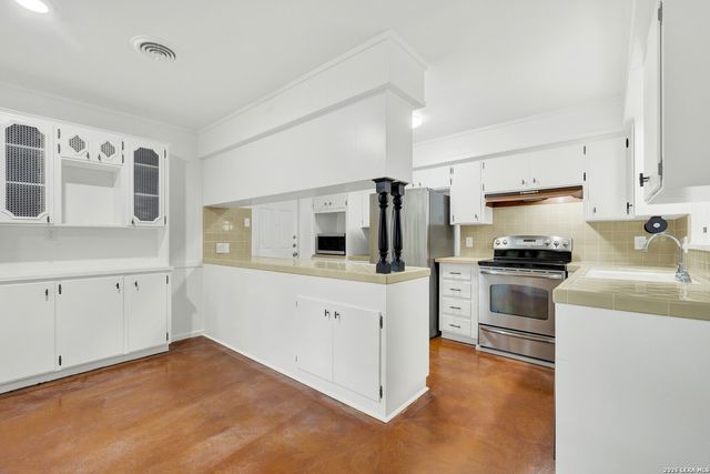 903 FABULOUS DR, San Antonio, TX 78213