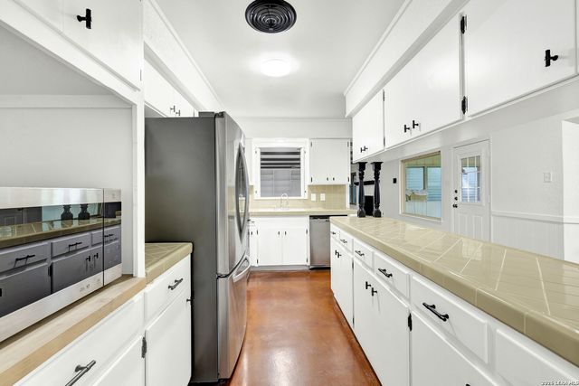 903 FABULOUS DR, San Antonio, TX 78213