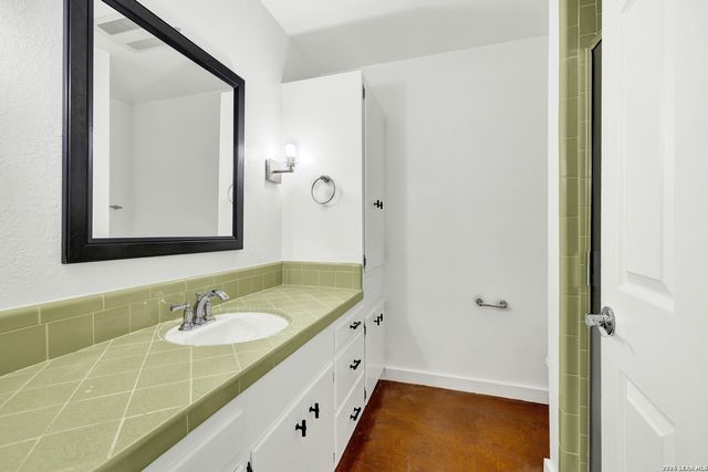 903 FABULOUS DR, San Antonio, TX 78213