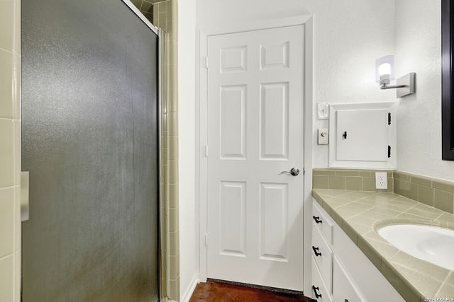 903 FABULOUS DR, San Antonio, TX 78213