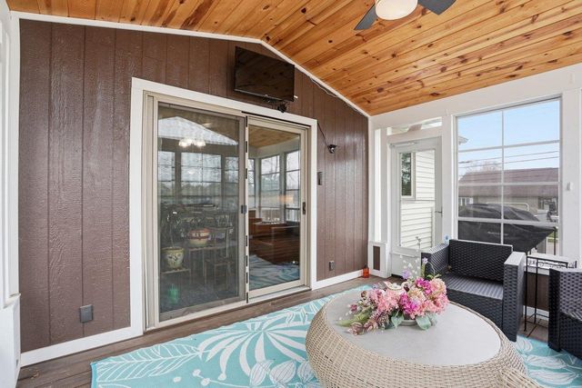 1707 Sapphire Way, Sun Prairie, WI 53590