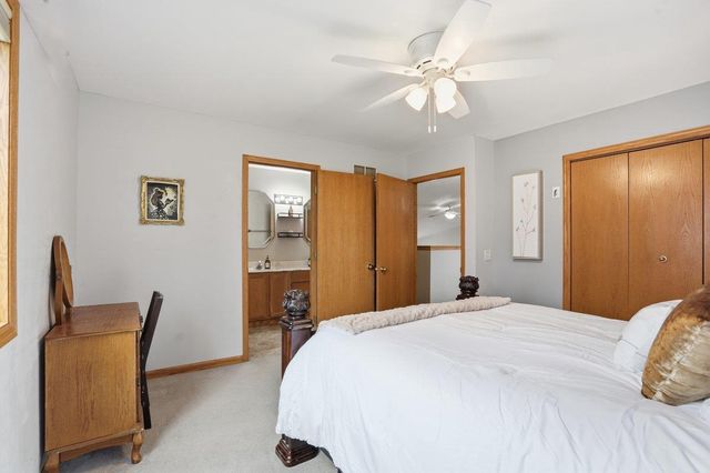 1707 Sapphire Way, Sun Prairie, WI 53590