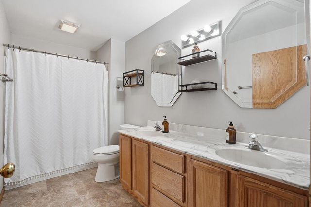 1707 Sapphire Way, Sun Prairie, WI 53590