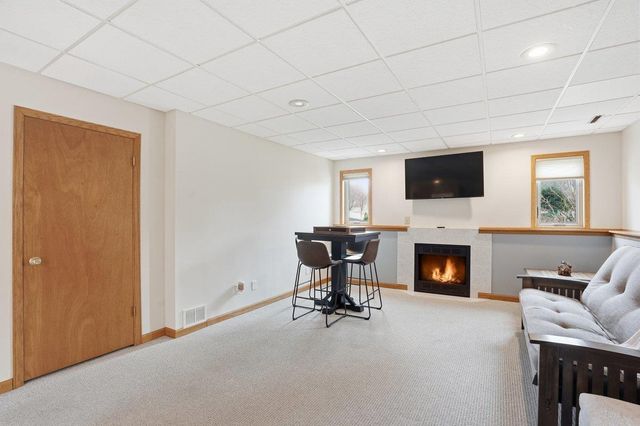 1707 Sapphire Way, Sun Prairie, WI 53590