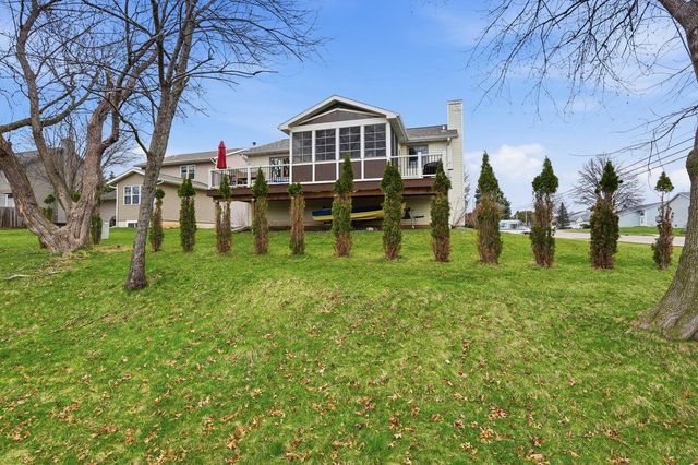 1707 Sapphire Way, Sun Prairie, WI 53590