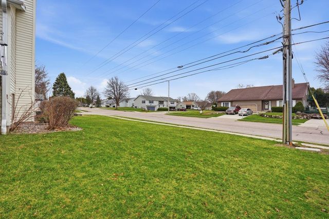 1707 Sapphire Way, Sun Prairie, WI 53590