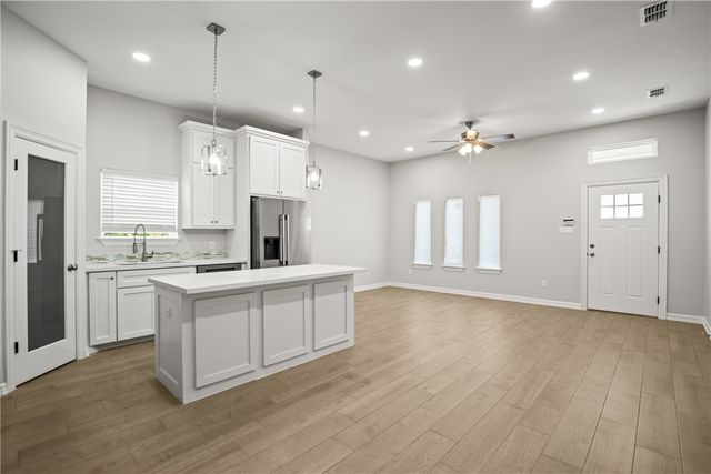 509 W Ragland Ave, Kingsville, TX 78363