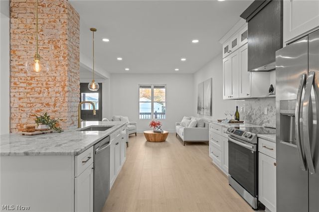 1422 W 77th Street, Cleveland, OH 44102