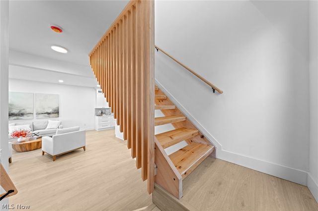 1422 W 77th Street, Cleveland, OH 44102