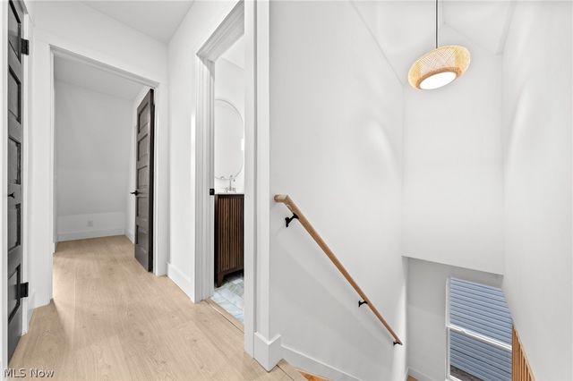 1422 W 77th Street, Cleveland, OH 44102