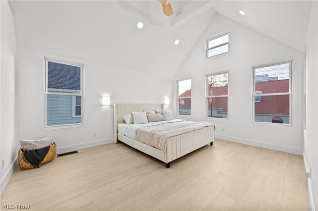 1422 W 77th Street, Cleveland, OH 44102