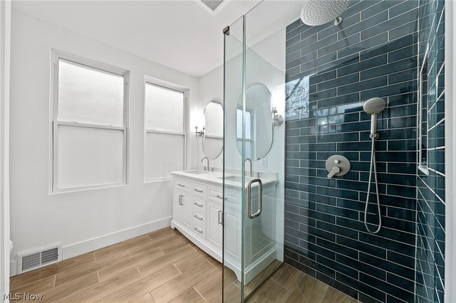 1422 W 77th Street, Cleveland, OH 44102