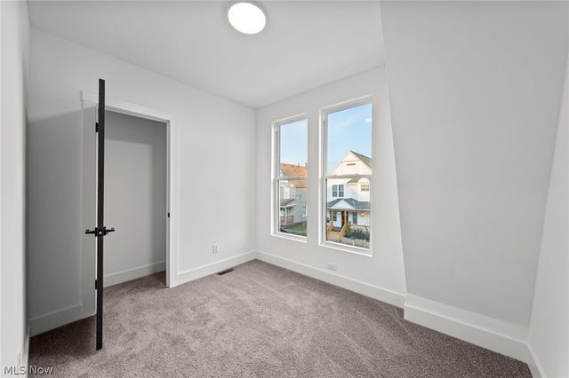 1422 W 77th Street, Cleveland, OH 44102