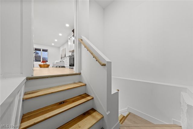 1422 W 77th Street, Cleveland, OH 44102