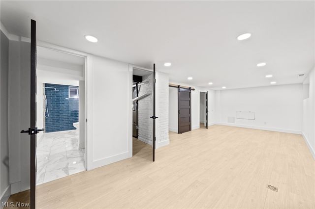 1422 W 77th Street, Cleveland, OH 44102