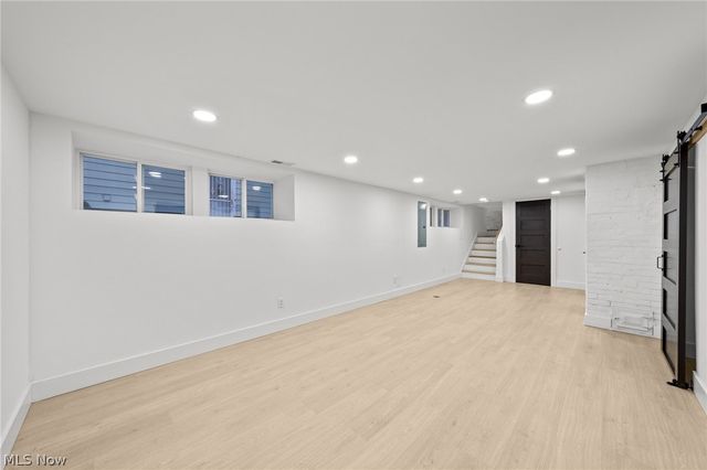 1422 W 77th Street, Cleveland, OH 44102