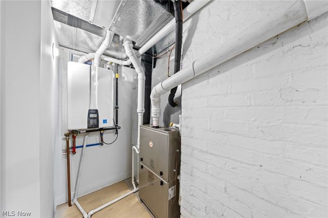 1422 W 77th Street, Cleveland, OH 44102