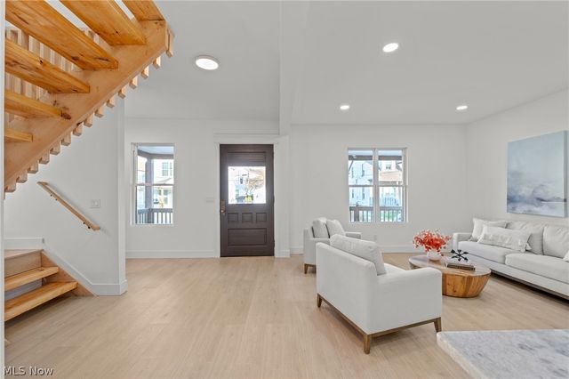 1422 W 77th Street, Cleveland, OH 44102