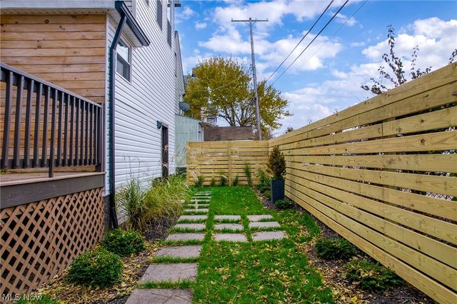 1422 W 77th Street, Cleveland, OH 44102