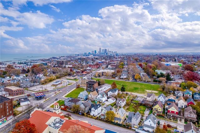 1422 W 77th Street, Cleveland, OH 44102